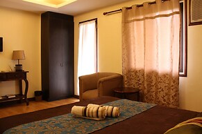 Twin Pines Suites