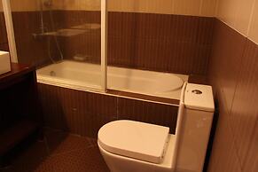 Twin Pines Suites