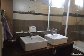 Twin Pines Suites