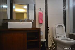 Twin Pines Suites