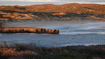 Hanson Bay Wildlife Sanctuary and Cabins