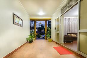 Victoria Travel Hotel