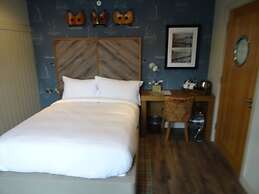 The Boathouse & Riverside Rooms
