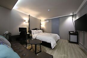 Avenue Hotel
