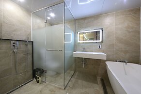 Avenue Hotel