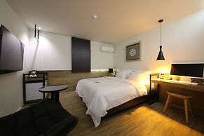 Avenue Hotel