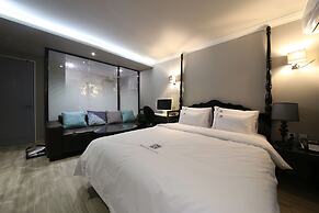 Avenue Hotel