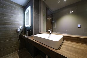 Avenue Hotel
