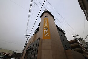 Avenue Hotel