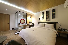 Avenue Hotel