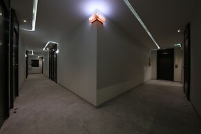 Avenue Hotel