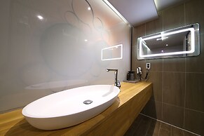 Avenue Hotel