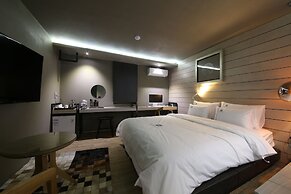 Avenue Hotel