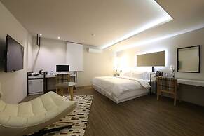 Avenue Hotel