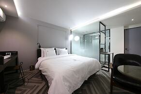 Avenue Hotel