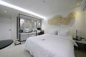 Avenue Hotel