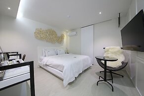 Avenue Hotel