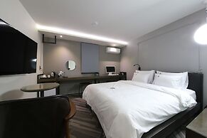 Avenue Hotel