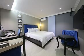 Avenue Hotel