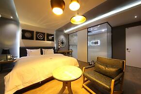 Avenue Hotel