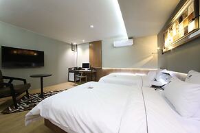 Avenue Hotel