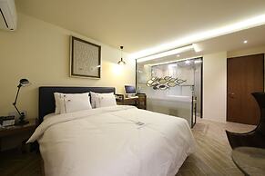 Avenue Hotel