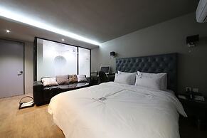 Avenue Hotel