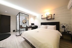 Avenue Hotel
