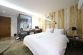 Avenue Hotel