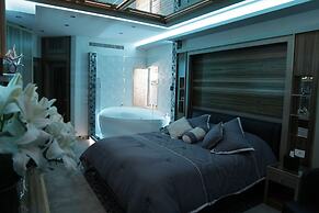 Camelot Hotel