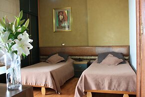 Camelot Hotel
