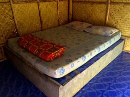 Sleepy Hut Pai