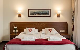 Hotel Logos