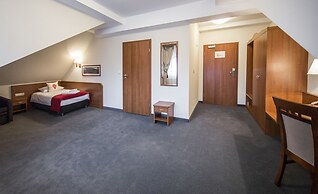 Hotel Logos