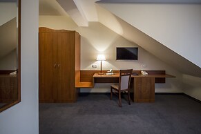 Hotel Logos