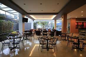 Oasis Siliwangi Sport Hotel
