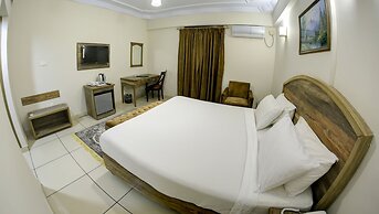 Hotel Crown Inn