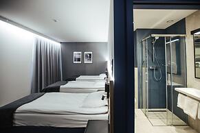 Air Hotel