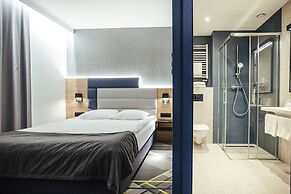 Air Hotel
