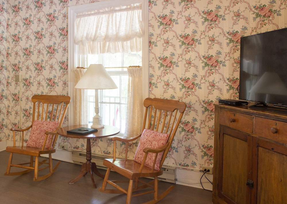 The Little Inn of Bayfield
