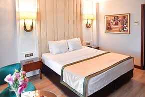 Golden Lake Hotel