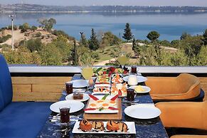 Golden Lake Hotel