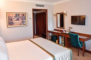 Golden Lake Hotel