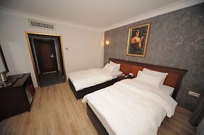 Golden Lake Hotel