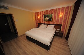 Golden Lake Hotel