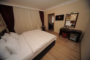 Golden Lake Hotel