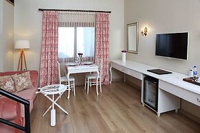 Golden Lake Hotel