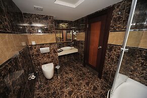 Golden Lake Hotel