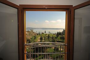 Golden Lake Hotel