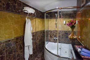 Golden Lake Hotel